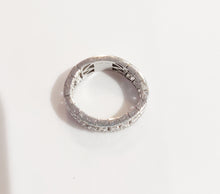 Load image into Gallery viewer, Floating Diamond Band